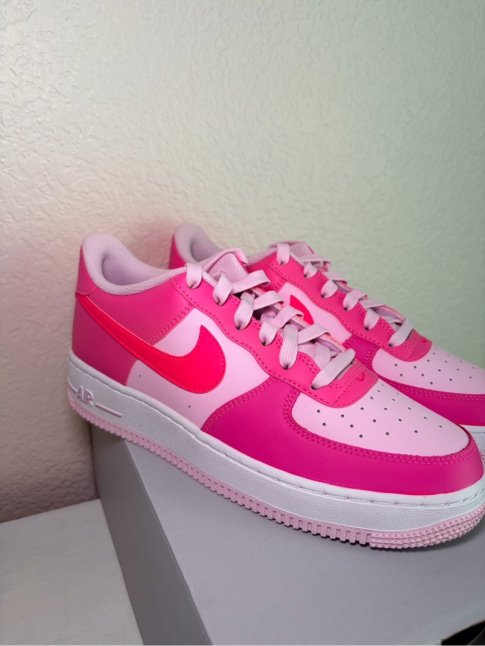 Nike 7Y/8.5W HyperPink Low-Top Sneakers New